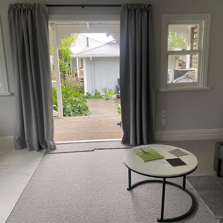 Prodigal Daughter Gourmet Lodge Martinborough Exterior photo